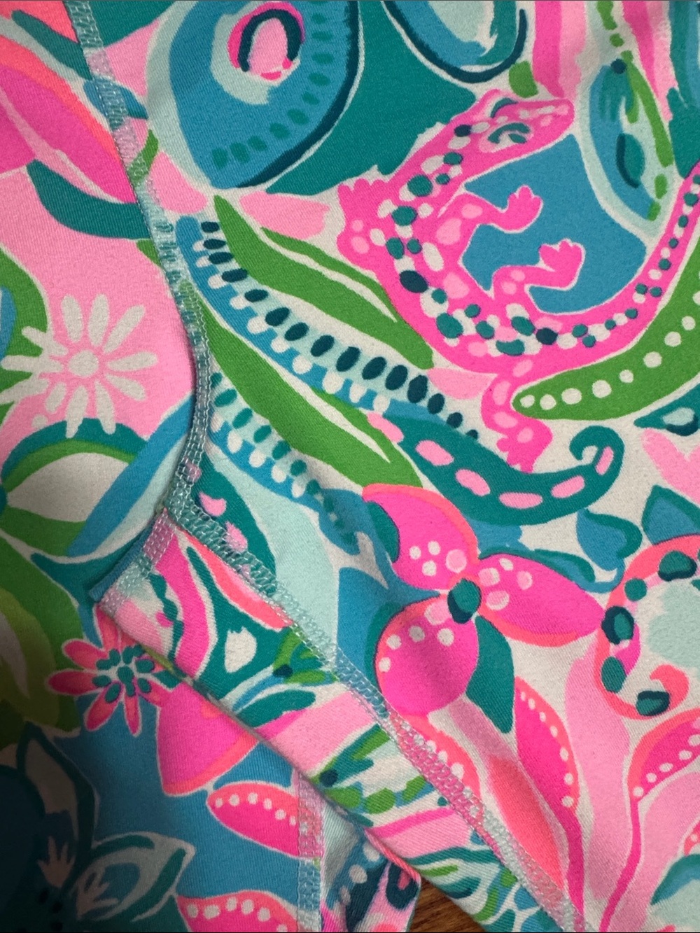 XL Lilly Pulitzer Luxletic weekender crop Leggings in Golden Hour - Picture 3 of 7